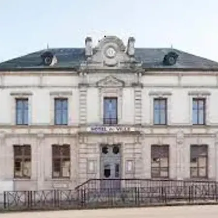 펜션 Maison Cosy Avec Piscine A Liffol-le-grand, 42 M² *