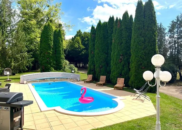 펜션 Maison Cosy Avec Piscine A Liffol-le-grand, 42 M² *
