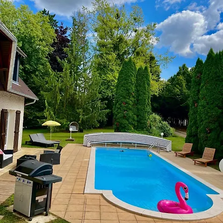 別荘 Maison Cosy Avec Piscine A Liffol-le-grand, 42 M² Liffol-le-Grand