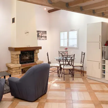 別荘 Maison Cosy Avec Piscine A Liffol-le-grand, 42 M² *