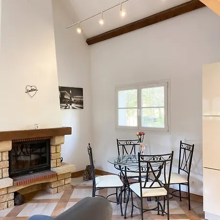 別荘 Maison Cosy Avec Piscine A Liffol-le-grand, 42 M² *