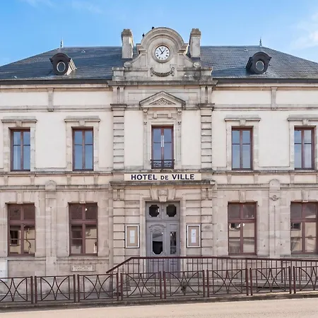 Maison Cosy Avec Piscine A Liffol-le-grand, 42 M²