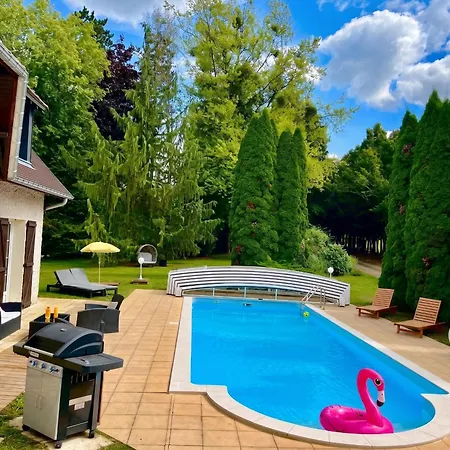 Maison Cosy Avec Piscine A Liffol-le-grand, 42 M² 別荘 *
