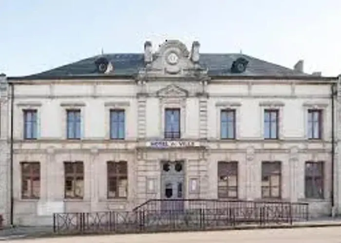 Prázdninový dům Maison Cosy Avec Piscine A Liffol-le-grand, 42 M² *