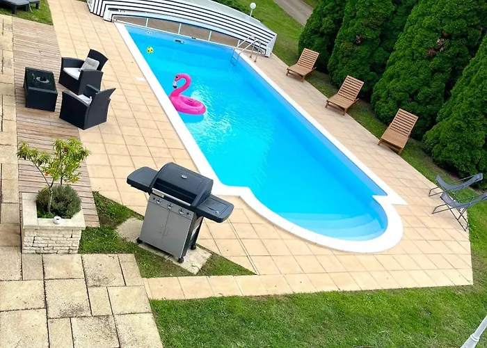 Maison Cosy Avec Piscine A Liffol-le-grand, 42 M² Prázdninový dům Liffol-le-Grand